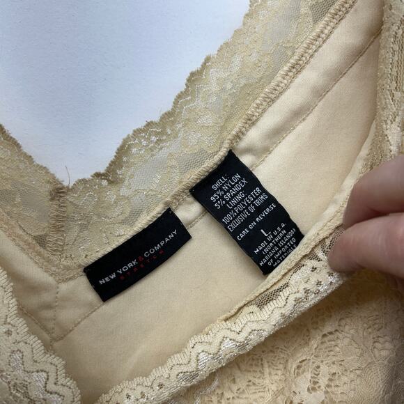 Vintage Y2K 2000s New York & Co Lace Tank Top Large Neutral Cream Seamed Bodice - Picture 5 of 5